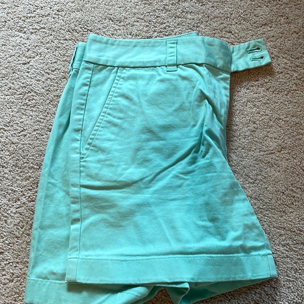 Vineyard Vines size four shorts